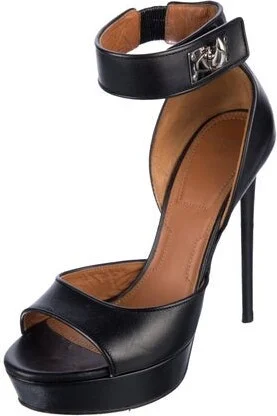 Givenchy - Image 2