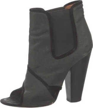Givenchy - Image 2