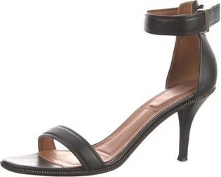 Givenchy - Image 2