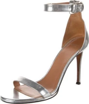 Givenchy - Image 2
