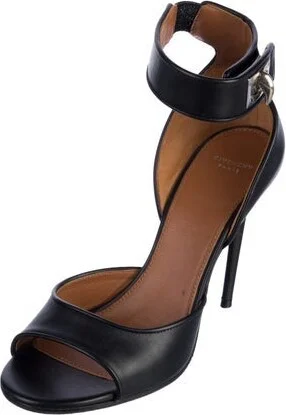 Givenchy - Image 2