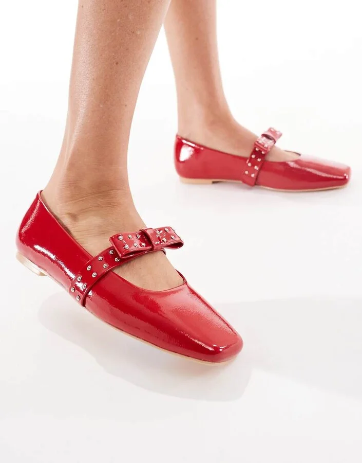Glamorous ballet flats with bow details in red