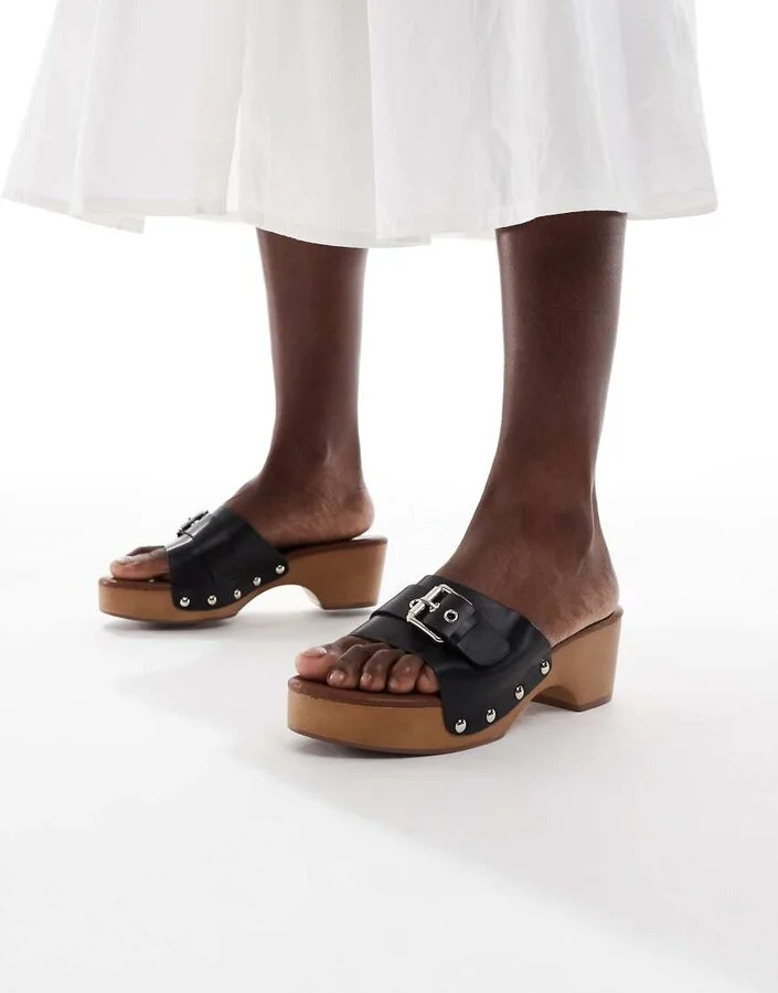 Glamorous clog sandals with buckles in black