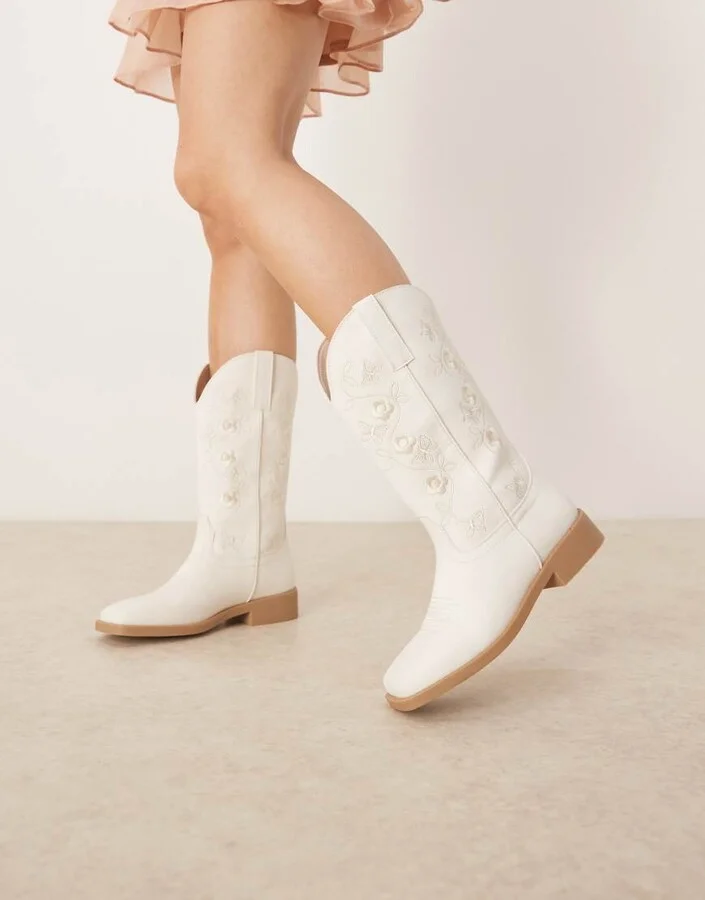 Glamorous embroidered western knee boots in cream - Image 2