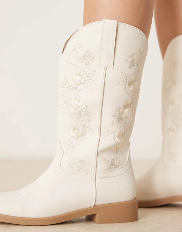 Glamorous embroidered western knee boots in cream - Image 3