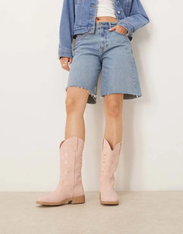 Glamorous embroidered western knee boots in pink - Image 2