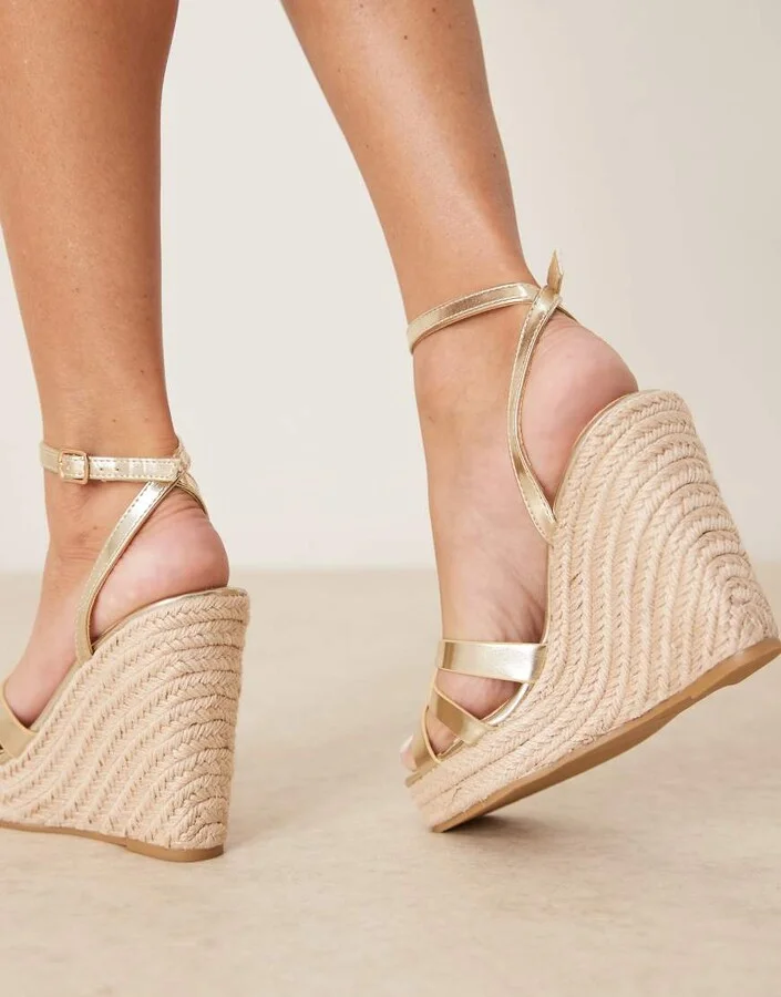Glamorous espadrilles wedge heeled sandals in gold - Image 3