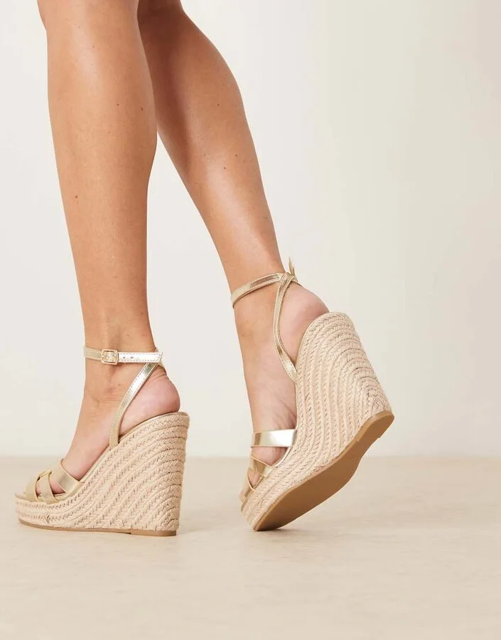 Glamorous espadrilles wedge heeled sandals in gold - Image 4