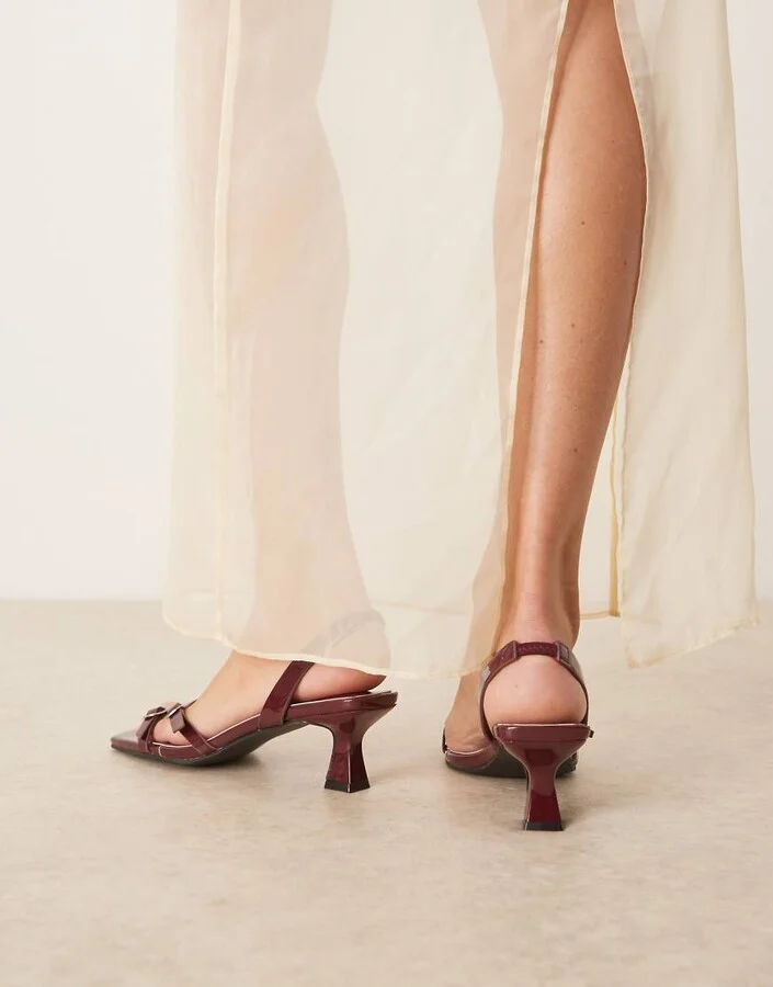 Glamorous heeled sandals with buckle detail in burgundy patent - Image 4