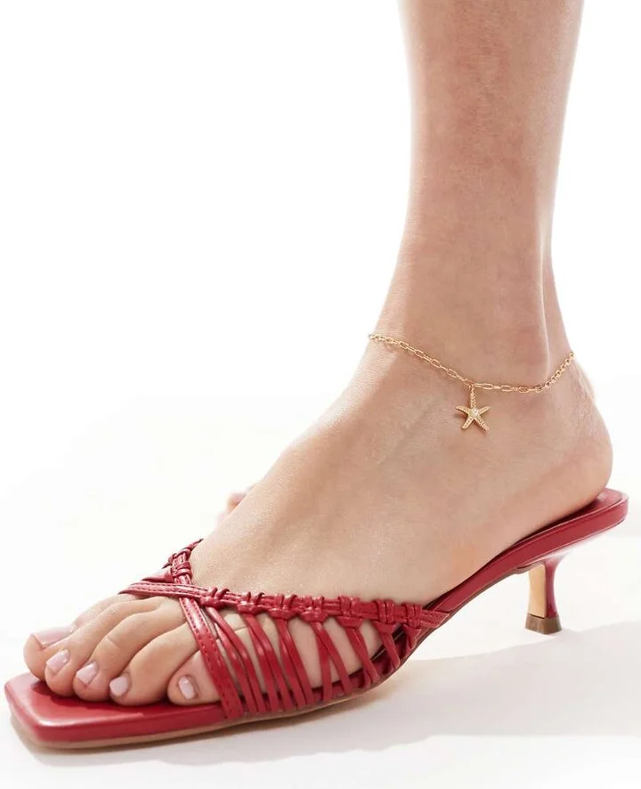 Glamorous kitten heeled woven sandals in red - Image 4