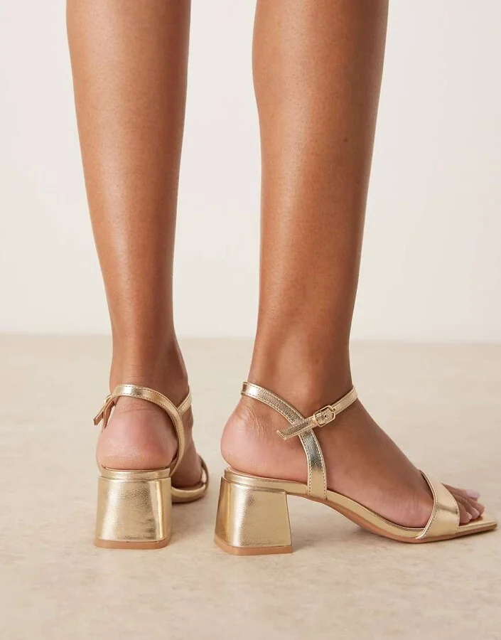 Glamorous low block heeled sandals in gold - Image 3