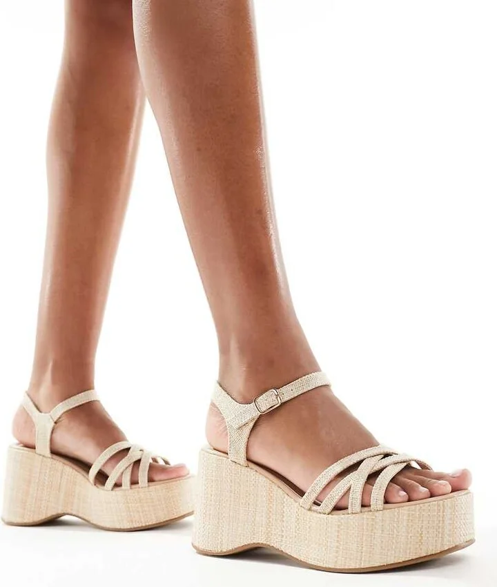 Glamorous platform sandals in natural