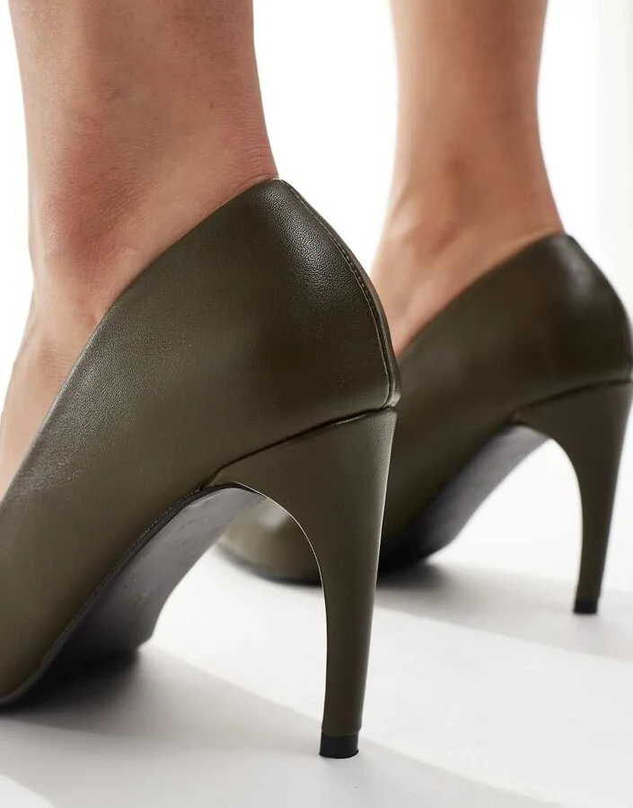 Glamorous pointed high heeled pumps in olive - Image 3