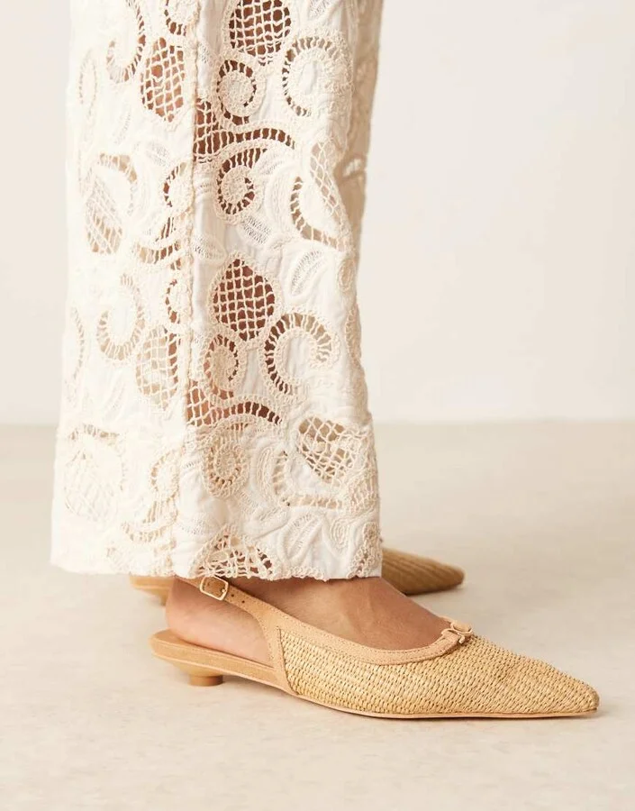 Glamorous slingback low heeled shoes in natural raffia