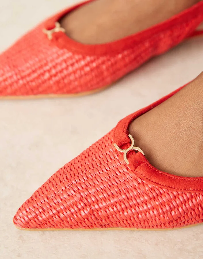 Glamorous slingback low heeled shoes in red raffia - Image 2