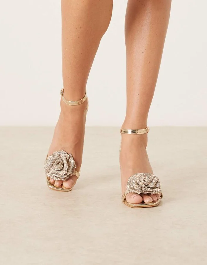 Glamorous stiletto heeled sandals wth flower details in gold