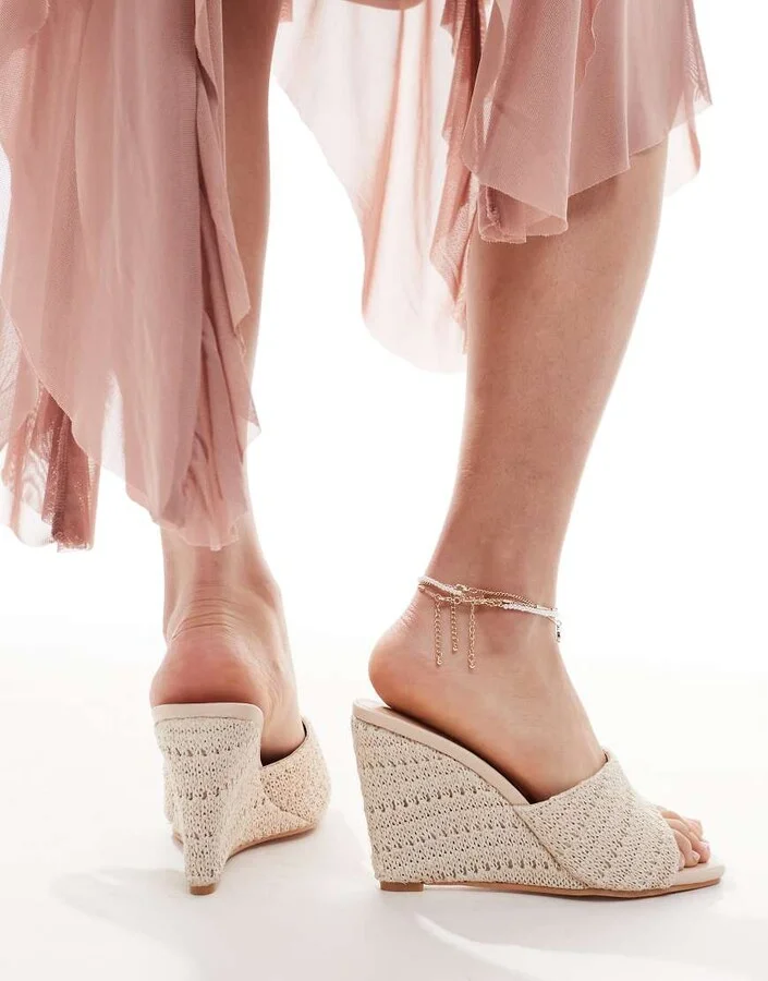 Glamorous wedge heeled sandals in cream crochet - Image 2