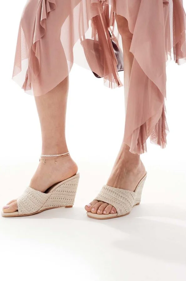 Glamorous wedge heeled sandals in cream crochet