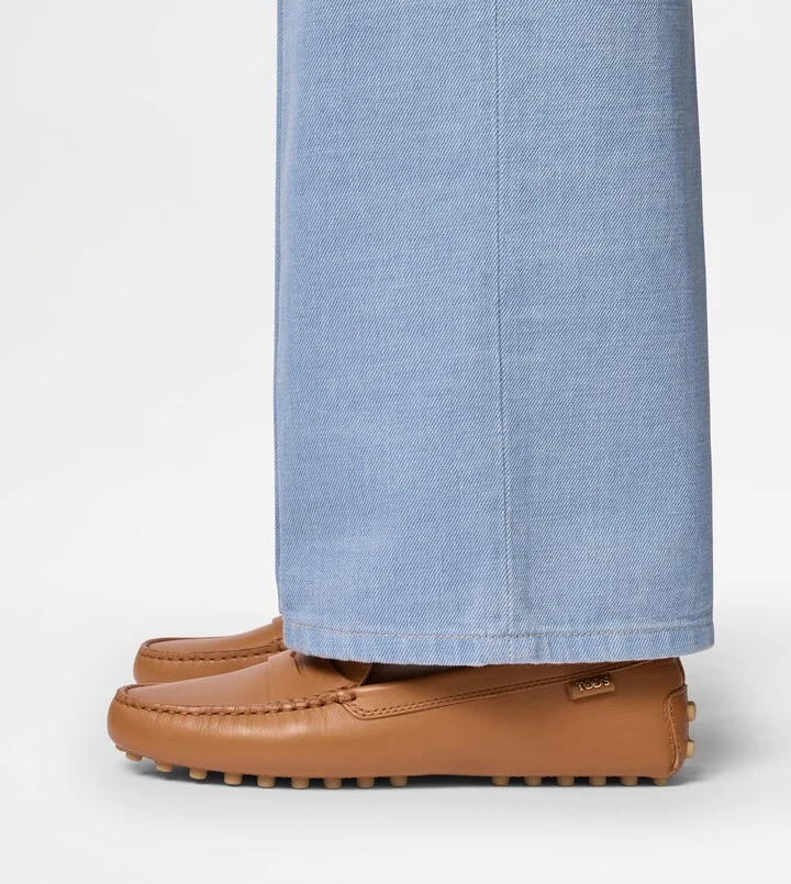 Gommino Driving Shoes in Leather - Image 7