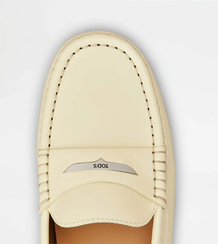 Gommino Driving Shoes in Leather - Image 5