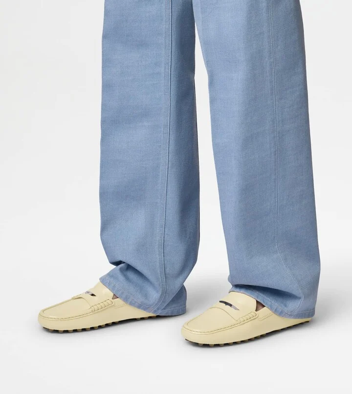 Gommino Driving Shoes in Leather - Image 7