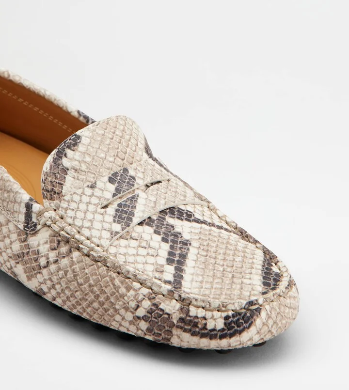 Gommino Driving Shoes in Leather - Image 6