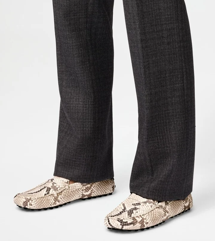 Gommino Driving Shoes in Leather - Image 8