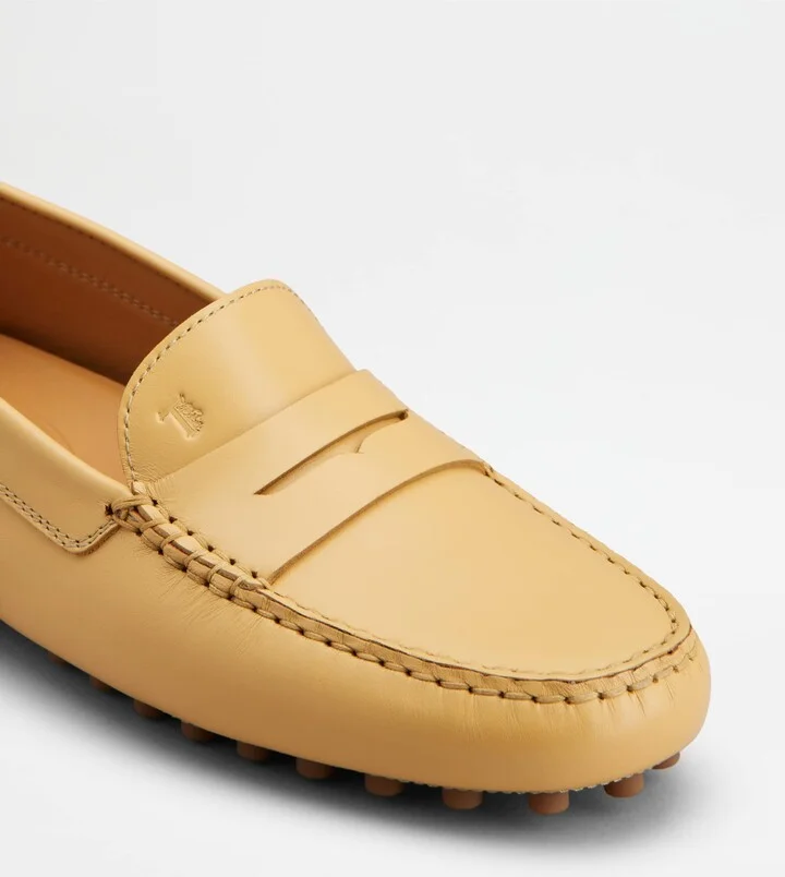 Gommino Driving Shoes in Leather - Image 6