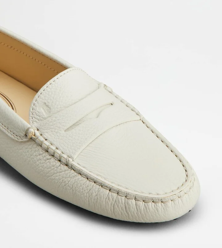 Gommino Driving Shoes in Leather - Image 6