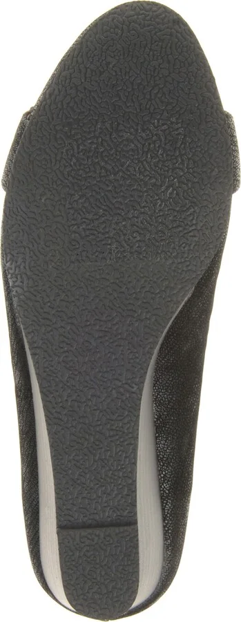 Grayson Wedge Pump - Wide Width - Image 6