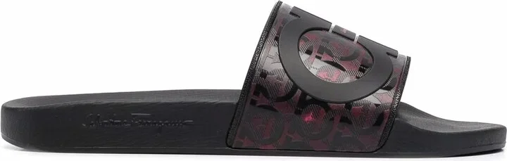 Groove logo-embossed sliders