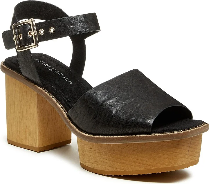 Groove Platform Sandal