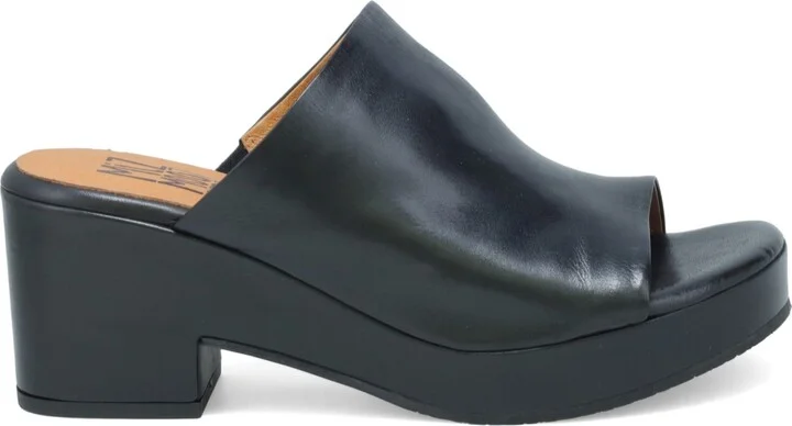 Gwen Platform Sandal - Image 3