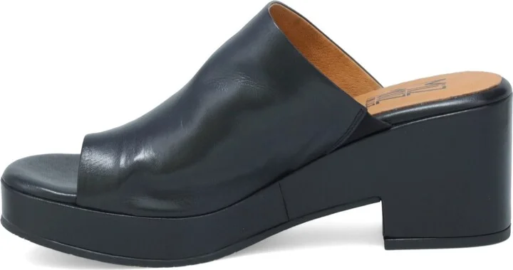 Gwen Platform Sandal - Image 8