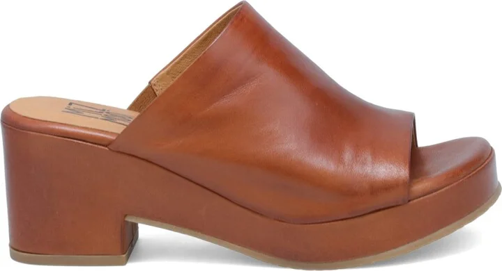 Gwen Platform Sandal - Image 11