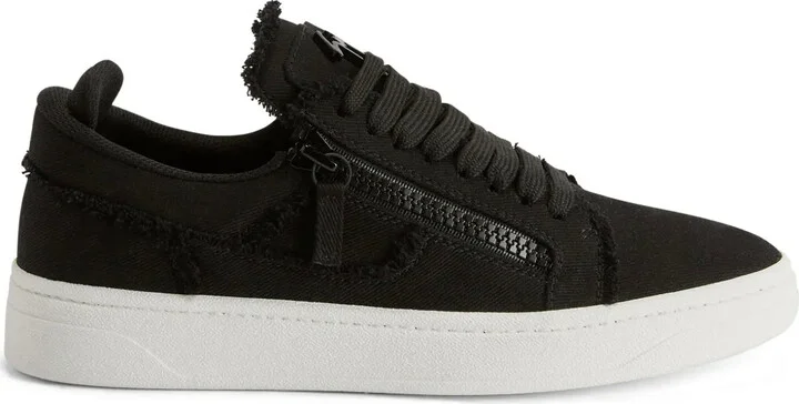 GZ94 logo-plaque sneakers