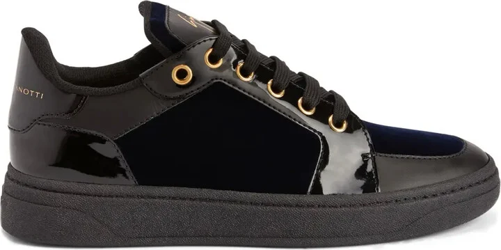 GZ94 logo-print sneakers