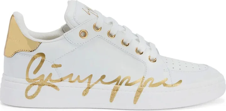 GZ94 metallic sneakers