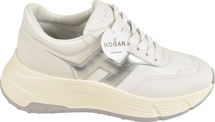 H669 Sneakers