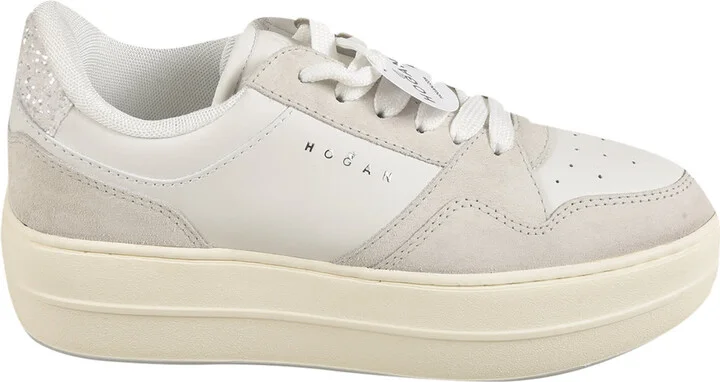 H670 Sneakers