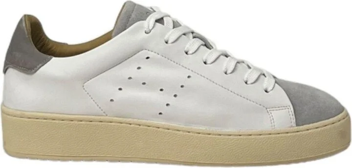 H672 Round Toe Lace-up Sneakers