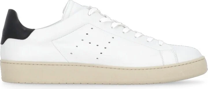 H672 Sneakers