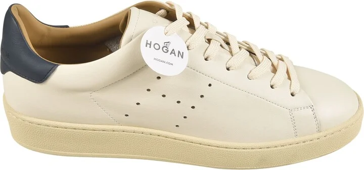 H672 Sneakers