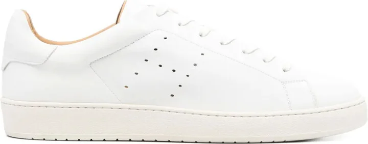 H672 sneakers