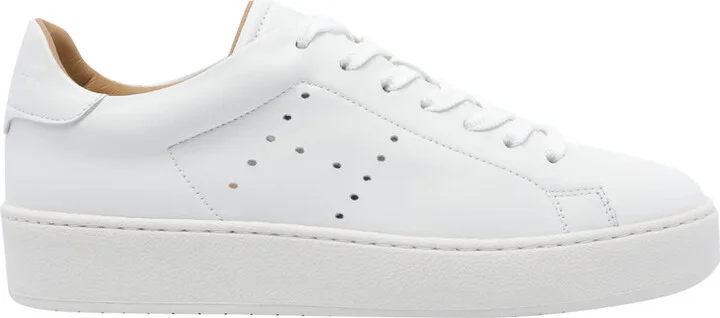 H672 Sneakers