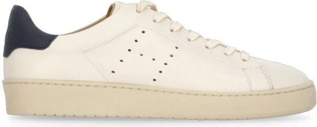 H672 Sneakers