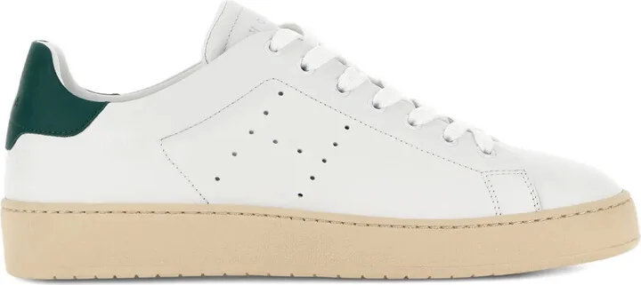 H672 sneakers