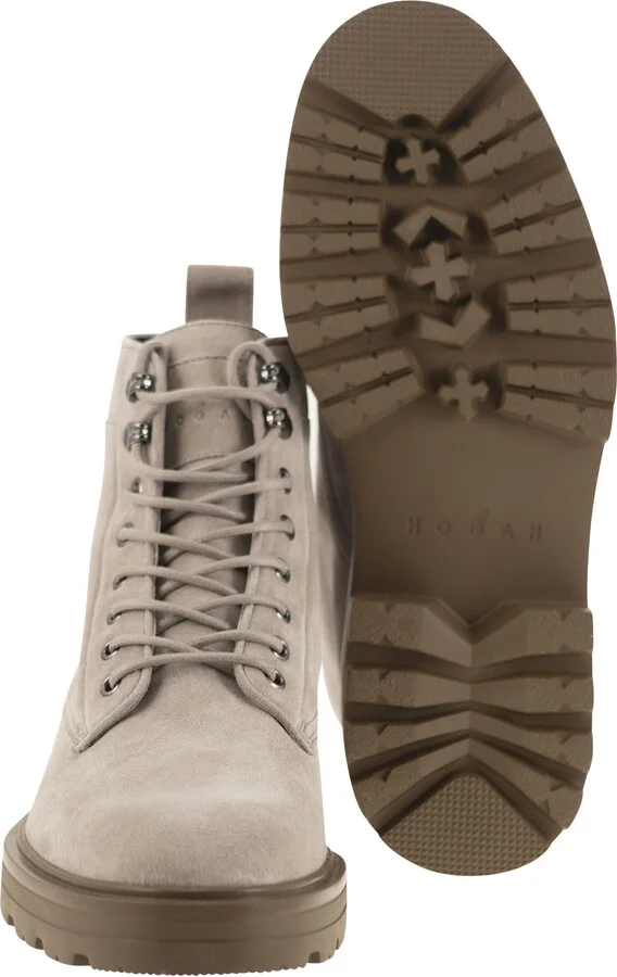 H673 Suede Boots - Image 5