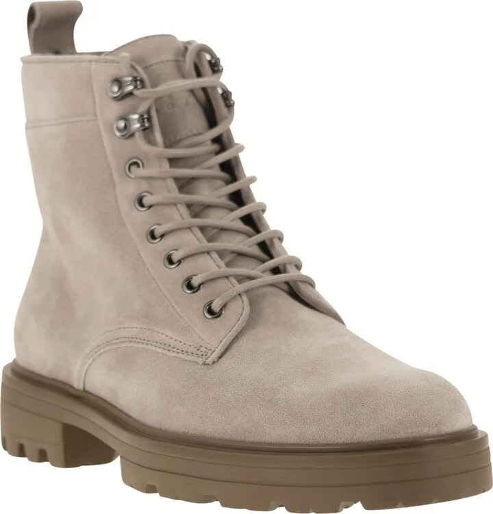 H673 Suede Boots - Image 2