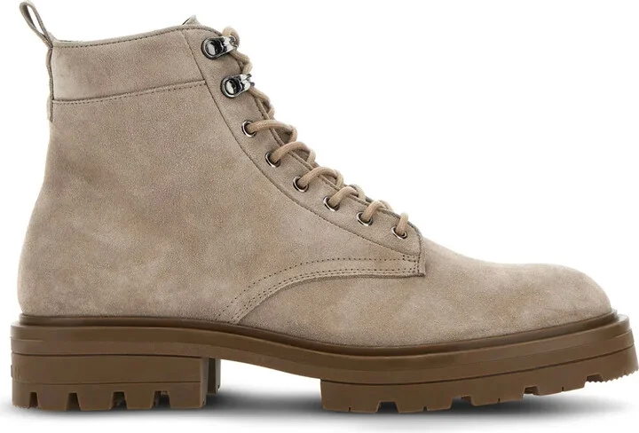 H673 suede boots